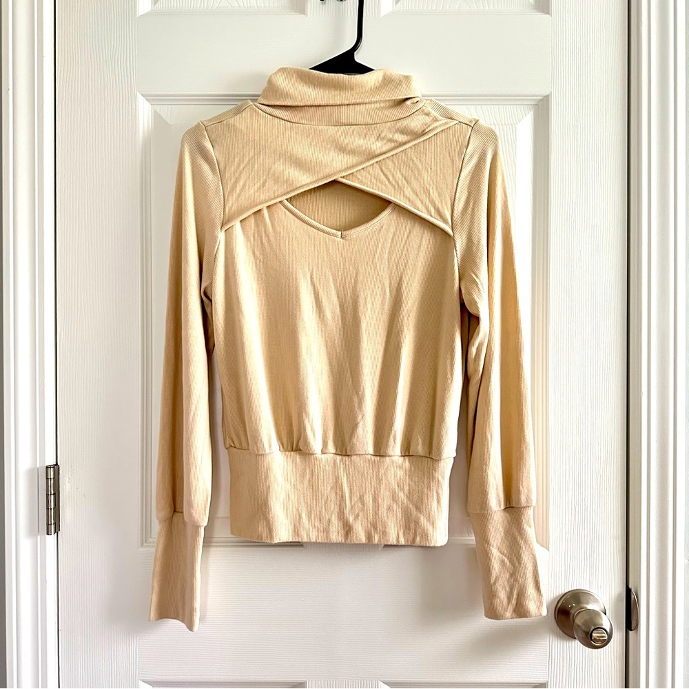 RED by BKE Front Cut-Out Turtleneck Top